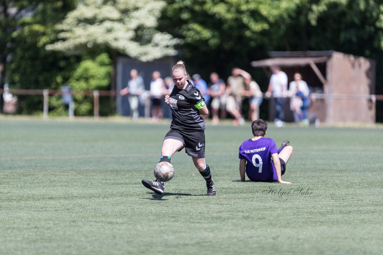 Bild 131 - wBJ SV Henstedt Ulzburg - TuS Rotenhof : Ergebnis: 12:0